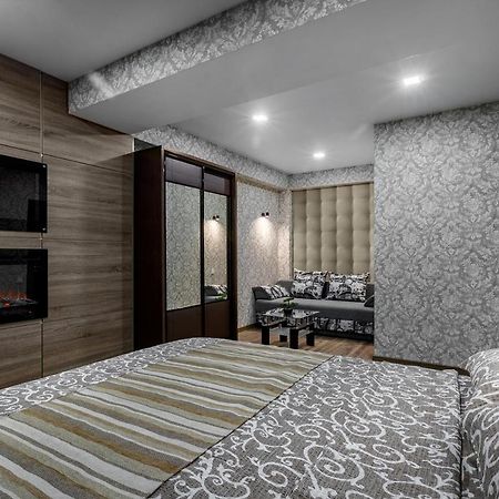 Apartment In The Center! Panoramic Windows! Fireplace! Kischinau Exterior foto