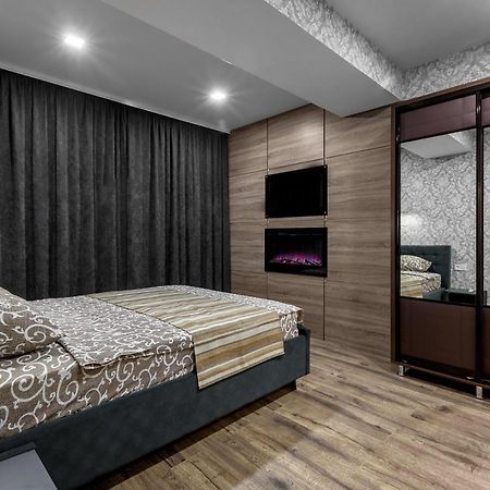 Apartment In The Center! Panoramic Windows! Fireplace! Kischinau Exterior foto
