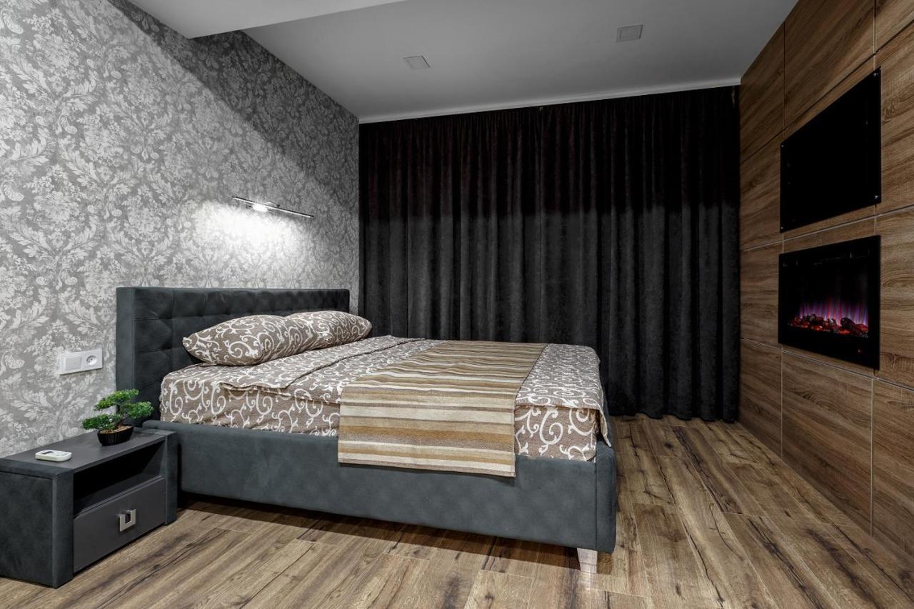 Apartment In The Center! Panoramic Windows! Fireplace! Kischinau Exterior foto