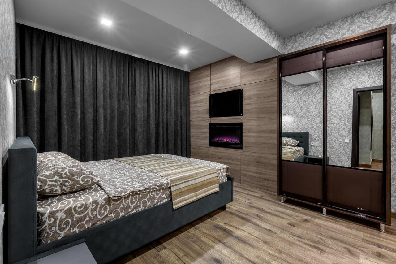Apartment In The Center! Panoramic Windows! Fireplace! Kischinau Exterior foto